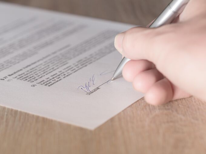 Vertrag Unterschrift